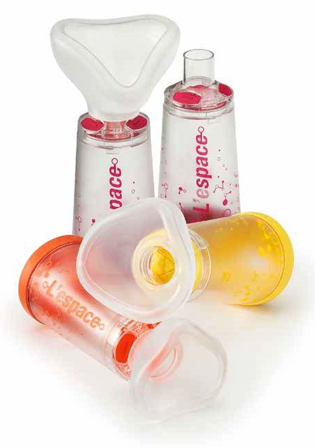 CAMERA DISTANZIATRICE PER EROGATORI SPRAY PREDOSATI L'ESPACE 220ML PER NEONATI SPAZIO MORTO 34ML CON MASCHERA VALVOLA INSPIRAZIONE 2 VALVOLE ESPIRAZIONE CODICE COLORE ARANCIO - Farmacia Murachelli Di Putelli dr. Giovanni